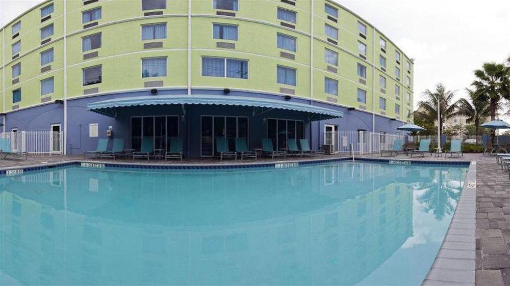 Holiday Inn Express Hotel & Suites Fort Lauderdale Airport/Cruise Port By Ihg Exterior foto